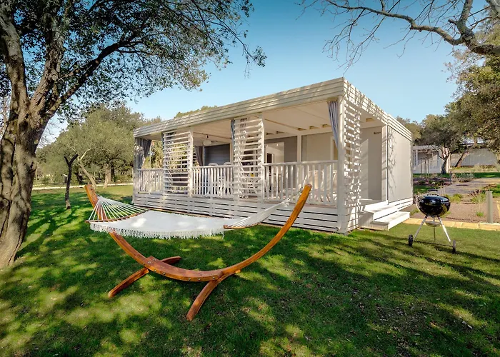 Maistra Select Amarin Resort