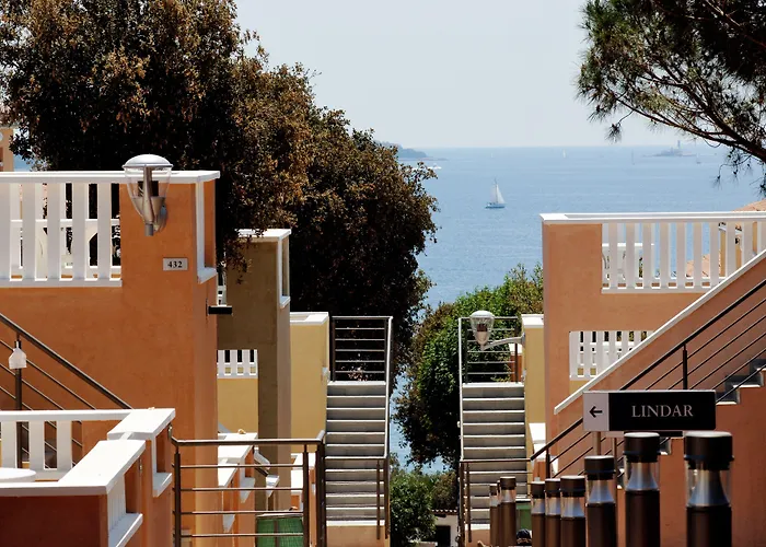 Maistra Select Amarin Resort