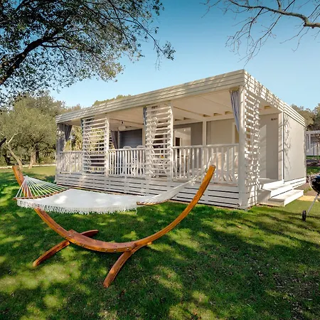 Maistra Select Amarin Resort