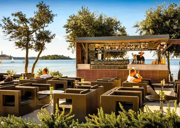 Maistra Select Amarin 로비니